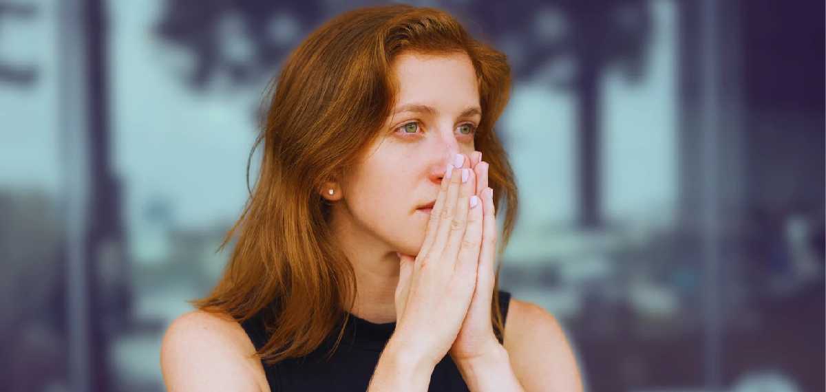 telling lies gesture