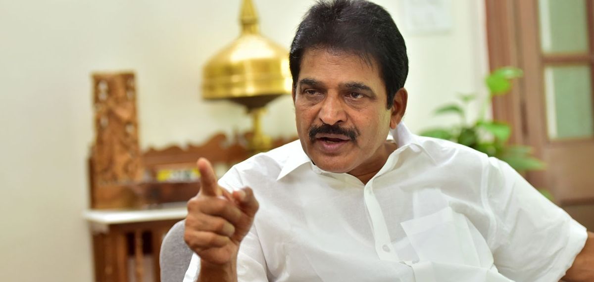 പാമ്പുകടിയേറ്റ് രണ്ട് പേർ മരിച്ച സംഭവം: ആശുപത്രികളുടെ ഭാഗത്ത് വീഴ്ചയുണ്ടോയെന്ന് പരിശോധിക്കണം: കെ സി വേണുഗോപാൽ