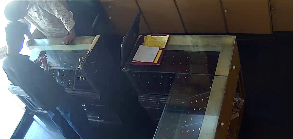 മലപ്പുറത്ത് ജ്വല്ലറിയിൽ നിന്നും രണ്ട് പവൻ സ്വർണാഭരണം എടുത്ത് ഓടി; വിദ്യാർത്ഥി ഉൾപ്പെടെ 3 പേർ അറസ്റ്റിൽ