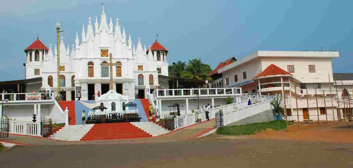 മുണ്ടത്തിക്കോട് അപകടം; വെടിക്കെട്ട് ഉപേക്ഷിച്ച് പുതുപ്പള്ളി പള്ളി