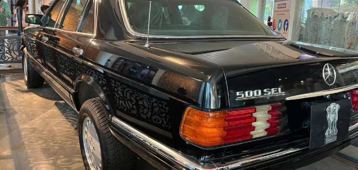 vehicle without number plate