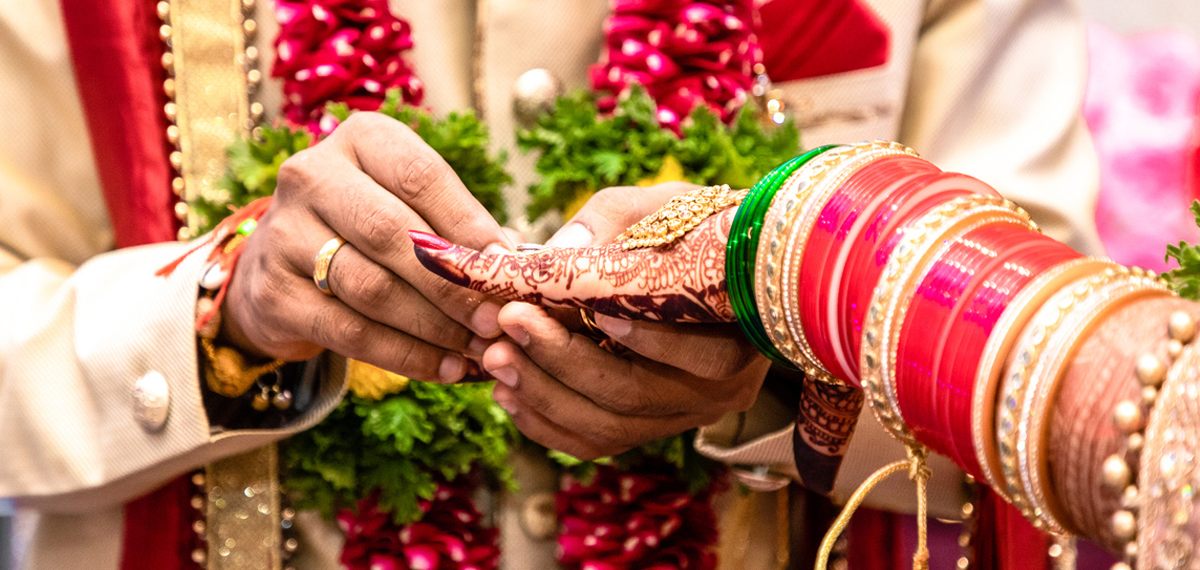 വിവാഹ ചടങ്ങിന് വരൻ നൽകിയ സാരി ഇഷ്ടപ്പെട്ടില്ല; വിവാഹത്തില്‍ നിന്ന് പിന്മാറി വധു; ബന്ധുക്കള്‍ തമ്മിൽ സംഘര്‍ഷം