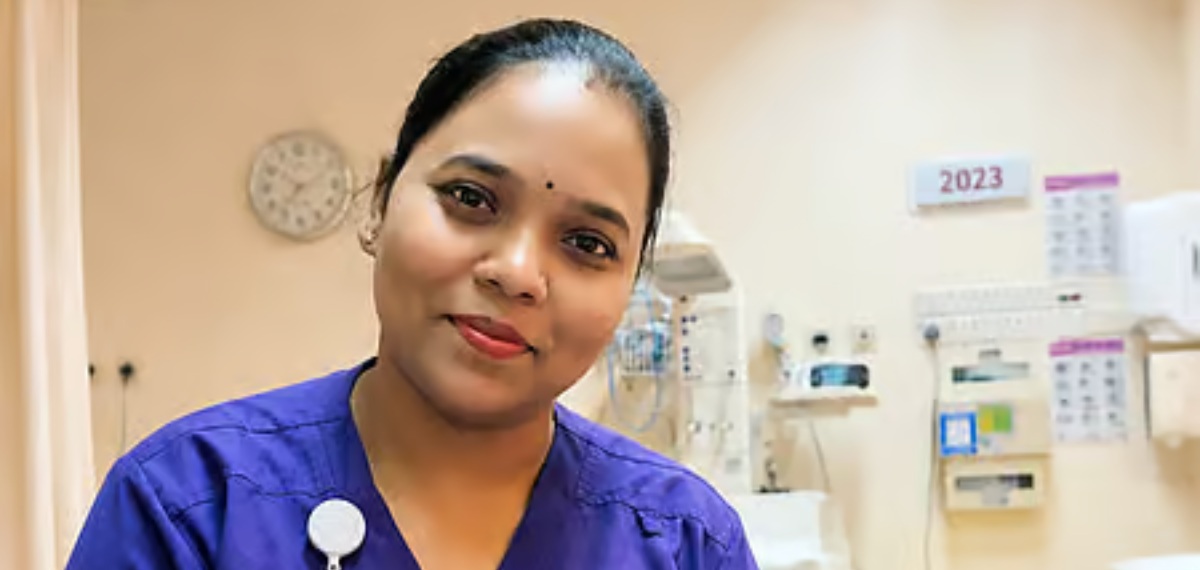വിമാന യാത്രയ്ക്കിടെ ബോധരഹിതനായി യുവാവ്; അവസരോചിത ഇടപെടലിൽ ജീവൻ തിരിച്ചുപിടിച്ച് പ്രവാസി നഴ്സ്