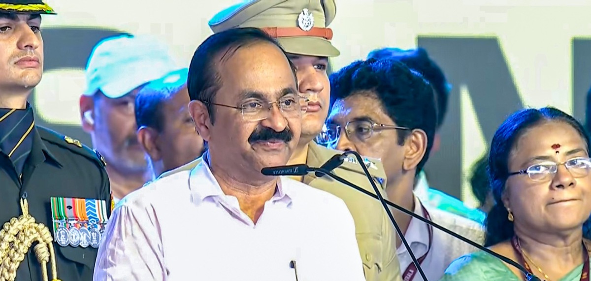 പേരിനൊപ്പം മേനോന്‍: വി ഡി സതീശനെ അനുകൂലിച്ചും എതിര്‍ത്തും കോൺഗ്രസ് നേതാക്കള്‍
