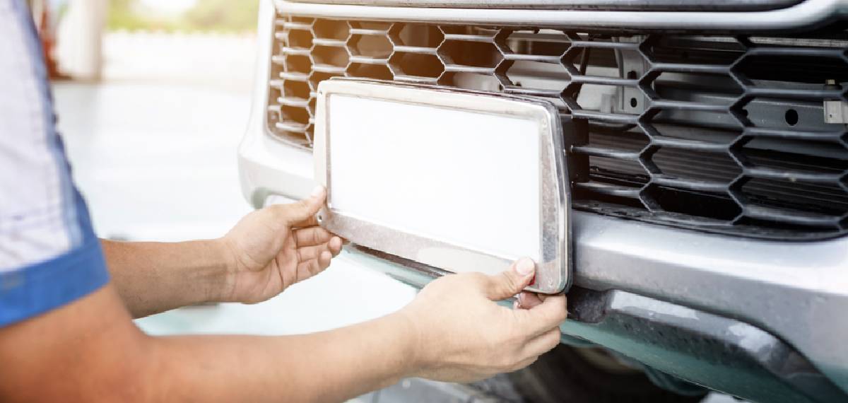 Different colored number plates on vehicles