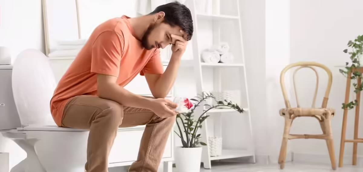 10മിനിറ്റിൽ കൂടുതൽ ടോയ്ലറ്റിൽ ഇരിക്കാറുണ്ടോ? ഉണ്ടാകാൻപോകുന്ന ആരോഗ്യ പ്രശ്നങ്ങളെക്കുറിച്ച് അറിഞ്ഞിരിക്കണം