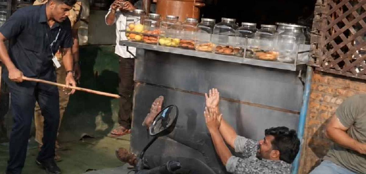 യൂത്ത് കോൺഗ്രസ് പ്രവർത്തകരെ മർദ്ദിച്ച സംഭവം: മുൻ മുഖ്യമന്ത്രി പിണറായി വിജയന്റെ ഗൺമാൻ അടക്കം അഞ്ച് പേർ പ്രതികൾ