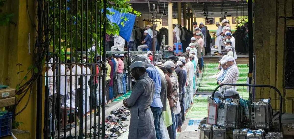 ബംഗാളില് ബക്രീദ് അവധി ഒരു ദിവസം; മമത സർക്കാരിൻ്റെ തീരുമാനം തിരുത്തി ബിജെപി സര്ക്കാര്