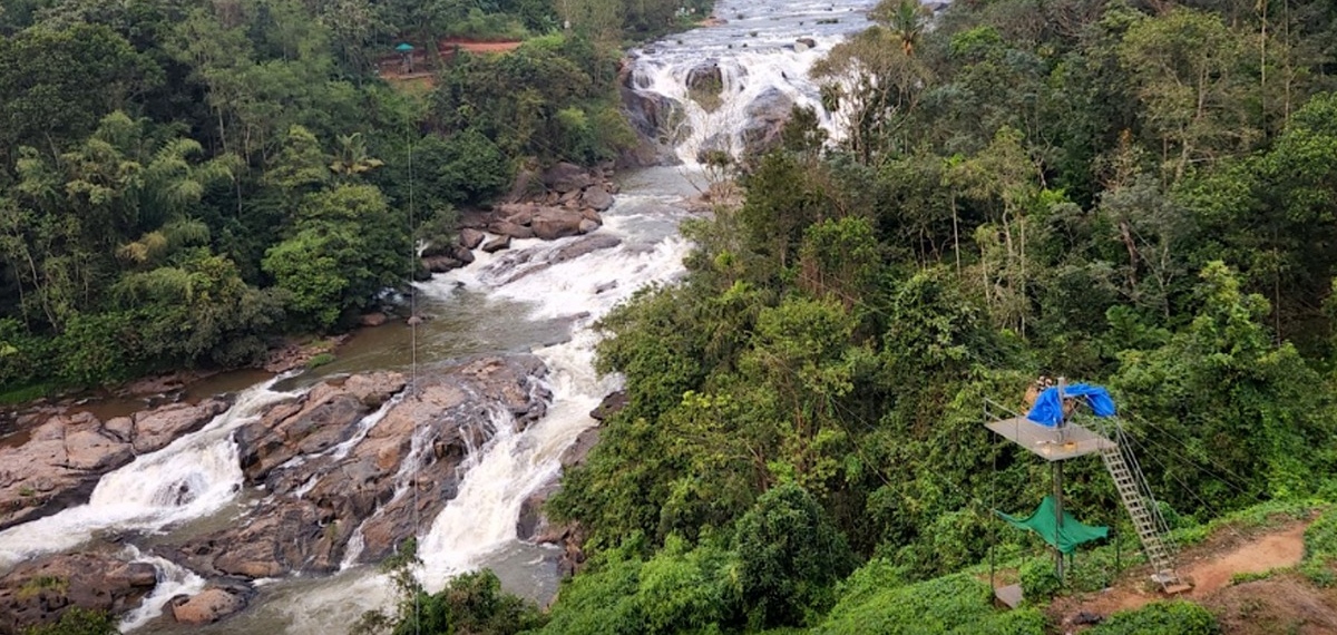 ഇടുക്കിയിൽ സാഹസിക വിനോദ കേന്ദ്രത്തിൽ അപകടം; ഇരുമ്പ് വടത്തിൻ്റെ ഇടയിൽപ്പെട്ട് യുവതിയുടെ കൈ വിരൽ അറ്റു