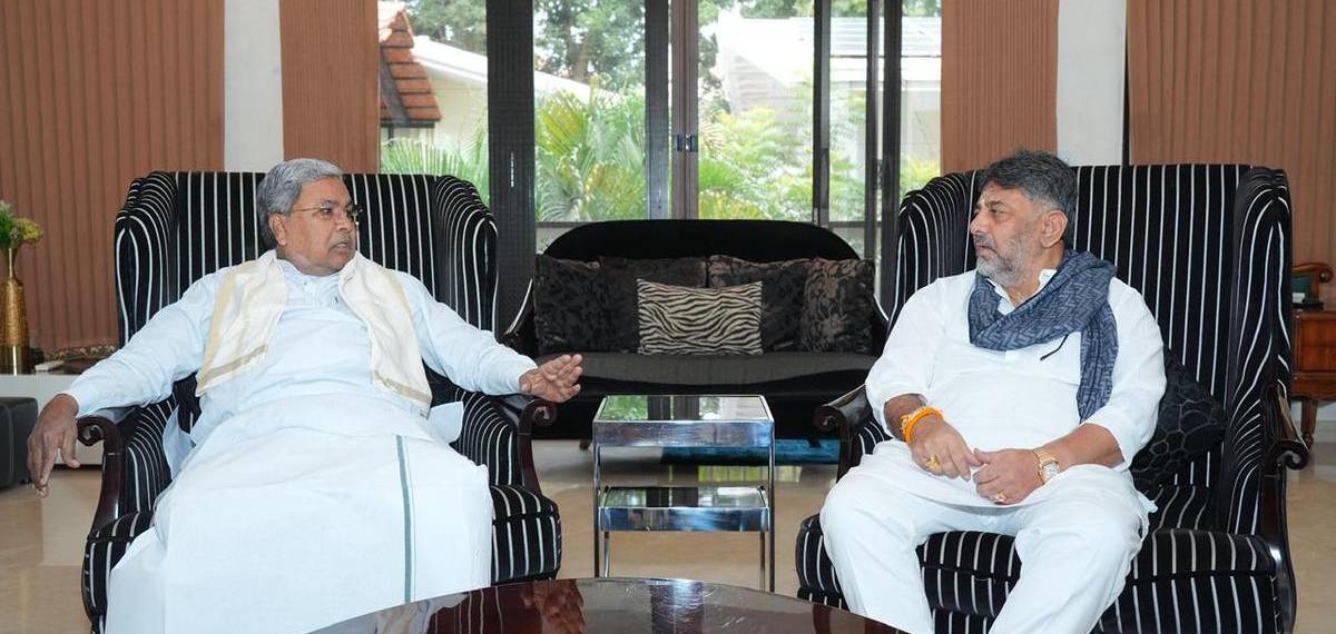 ക‍ർ‌ണാടക മുഖ്യമന്ത്രി തർക്കം: സിദ്ധരാമയ്യ-ഡി കെ ശിവകുമാർ കൂടിക്കാഴ്ച നാളെ, അധികാര മാറ്റം ഉടന്‍?