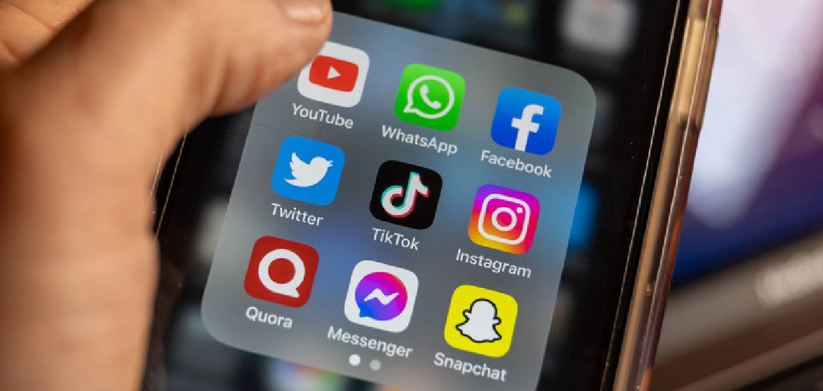 mobile phone track your conversation