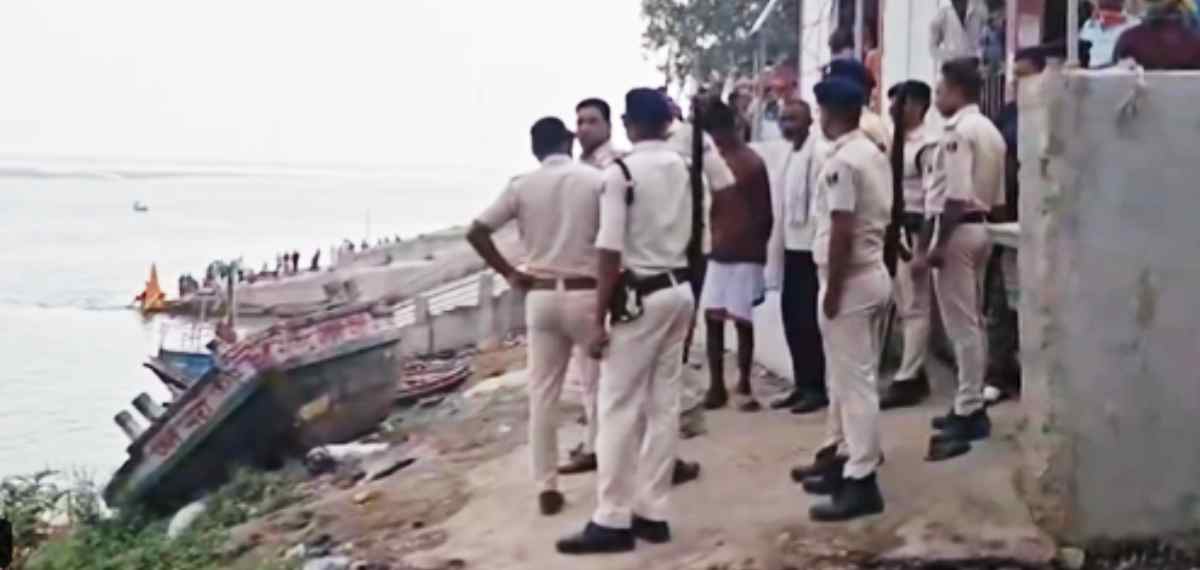 ശക്തമായ കാറ്റിൽ അകപ്പെട്ട് ഗംഗാ നദിയില് ബോട്ട് മുങ്ങി; രണ്ട് മരണം, നിരവധി പേരെ കാണാതായി