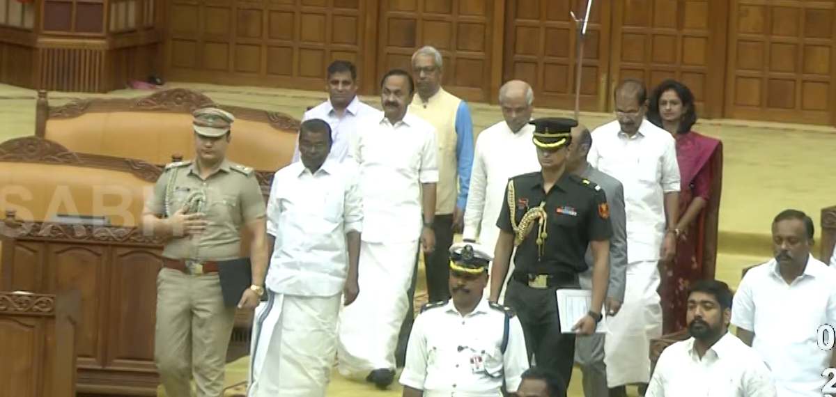 ഗവര്‍ണര്‍ക്കൊപ്പം ഡിജിപിയും നിയമസഭയില്‍; ചട്ടലംഘനം പരിശോധിക്കണമെന്ന് പ്രതിപക്ഷം
