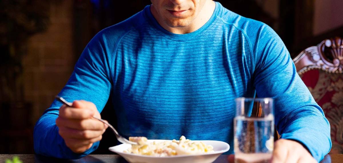 drink water while eating