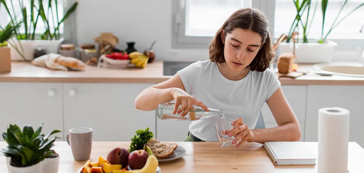 drink water while eating