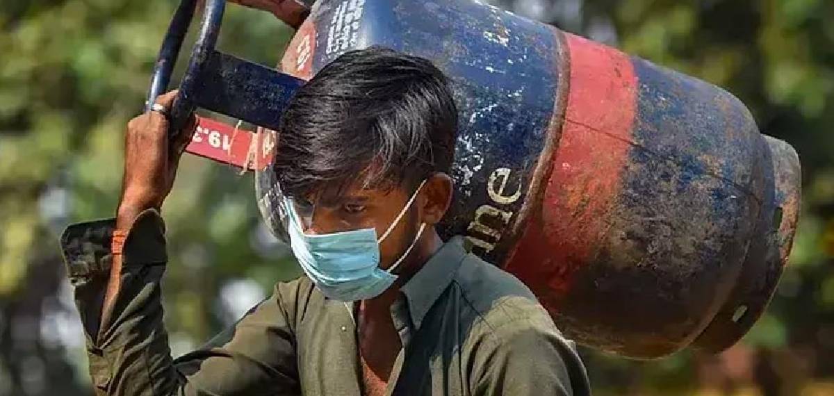 പാചകവാതക വില കുതിക്കുന്നു; വാണിജ്യ സിലിണ്ടറിന് കൂടിയത് 42 രൂപ