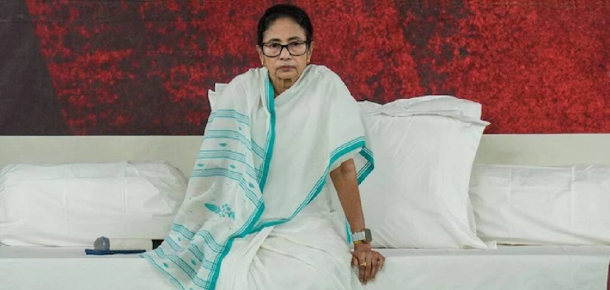 എംഎല്എമാര് കൂറുമാറുമോ? നിയമസഭാ കക്ഷി യോഗത്തിന് എത്തിയത് 20 പേര്, ആശങ്കയില് മമത