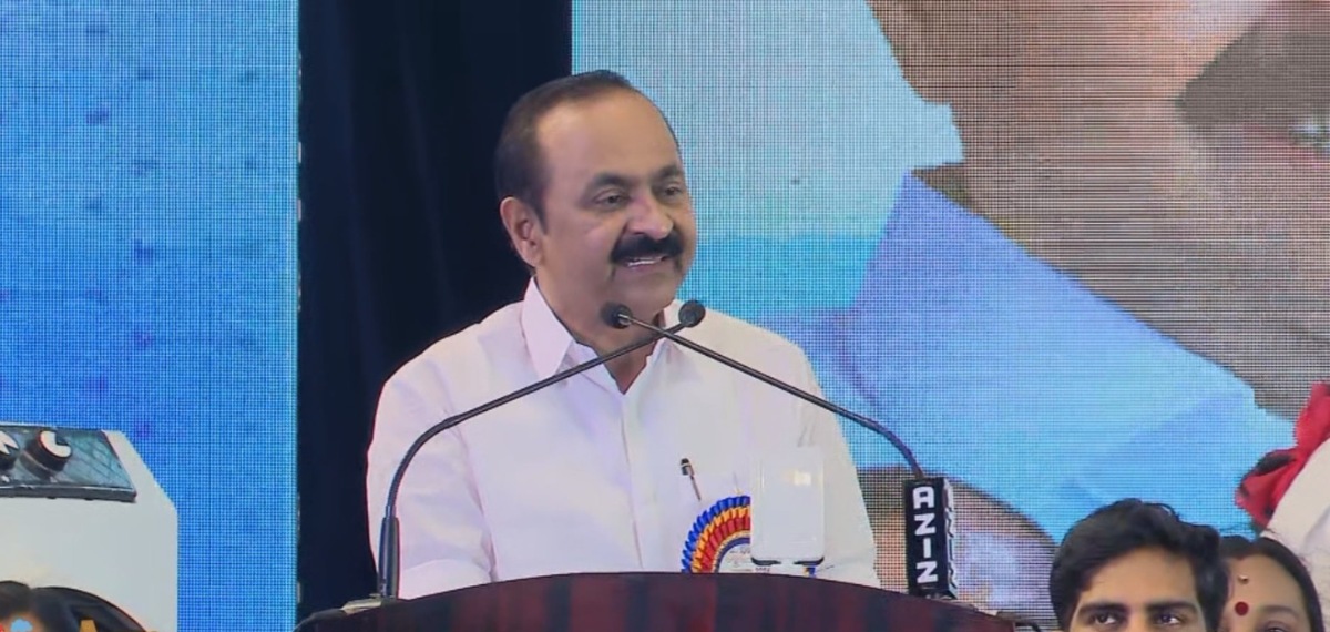 പ്രവേശനോത്സവം ആഘോഷമാക്കി കുരുന്നുകൾ; കുട്ടിക്കാല ഓർമ്മകൾ പങ്കുവെച്ച് മുഖ്യമന്ത്രി