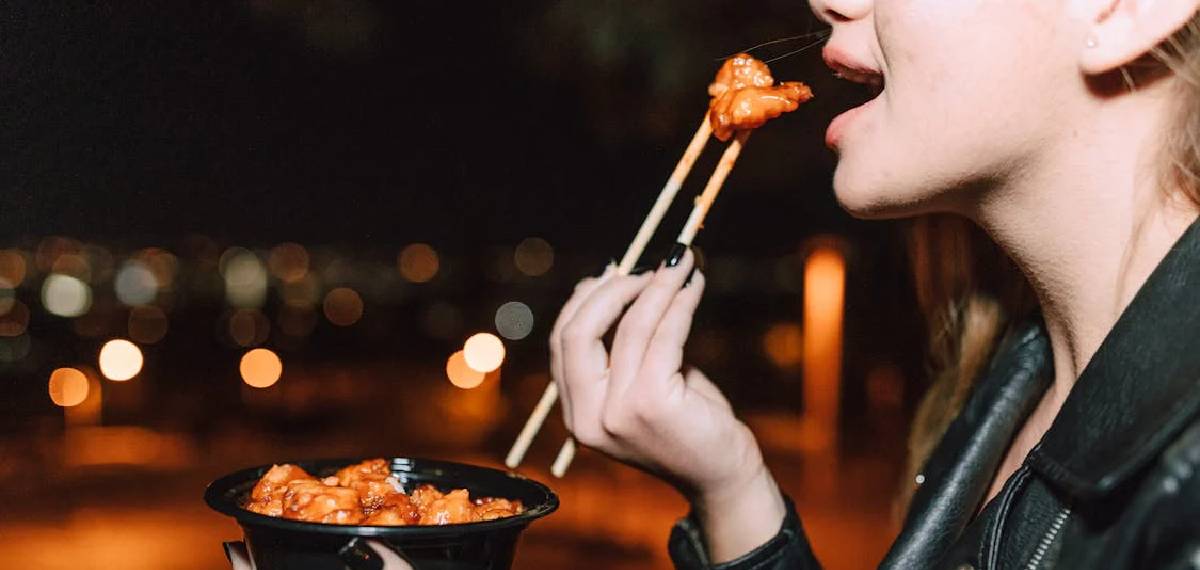 eating dinner after 9 pm
