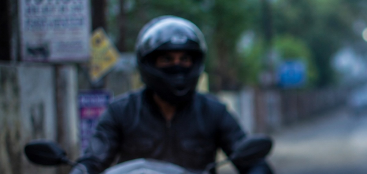 സ്കൂട്ടറിൽ കറങ്ങി നടന്ന് പെൺകുട്ടികളെ കടന്നുപിടിക്കും; എത്തുന്നത് ഹെൽമറ്റും മാസ്കുമിട്ട്, വലവിരിച്ച് പൊലീസ്