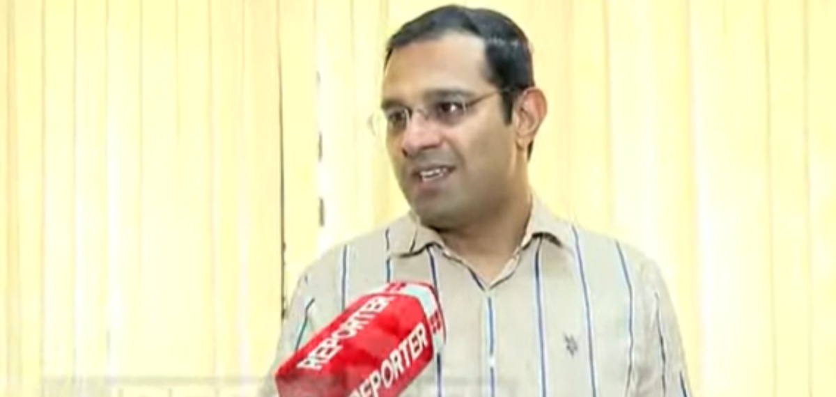 'മുൻ മുഖ്യമന്ത്രിയും ഗവർണറും ചായകുടിച്ച് ധാരണയുണ്ടാക്കിയതിന്റെ ഫലം അനുഭവിക്കുന്നത് ഈ സർക്കാർ'; റോജി എം ജോൺ