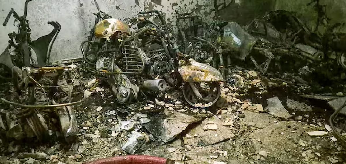 മൂന്ന് പേര് മരിക്കാനിടയായ ഡല്ഹിയിലെ തീപിടിത്തത്തിന് പിന്നില് ഗുഢാലോചന; 17കാരിയടക്കം പൊലീസ് പിടിയില്