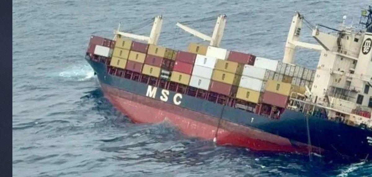 MSC എല്സ- 3 കപ്പലപകടം: ഷിപ്പിങ് കമ്പനിക്ക് സമന്സ് അയച്ച് കോടതി; നാവികർക്ക് നാട്ടിലേക്ക് മടങ്ങാനാവില്ല