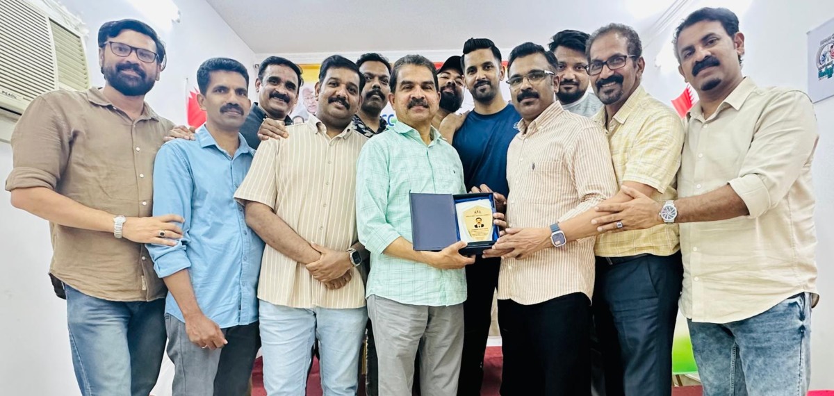 ജോലി ആവശ്യാർത്ഥം ജിദ്ദയിലേക്ക് പോകുന്ന ജബ്ബാർ കുട്ടീസിന് ബഹ്‌റൈൻ കൊയിലാണ്ടിക്കൂട്ടത്തിന്റെ യാത്രയയപ്പ്