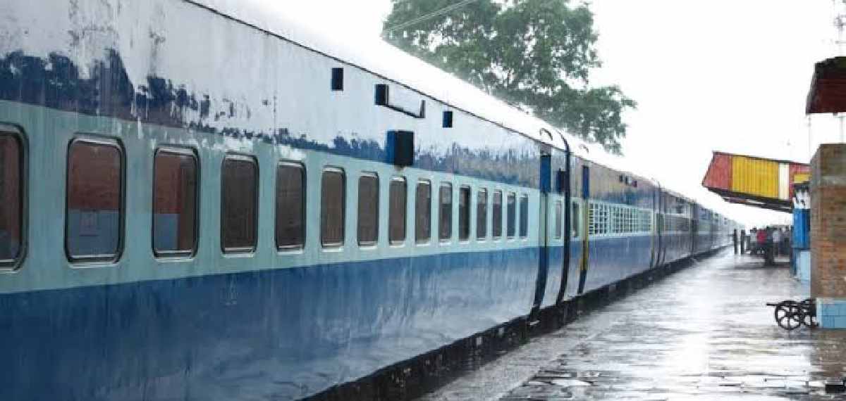  carrying luggage on trains