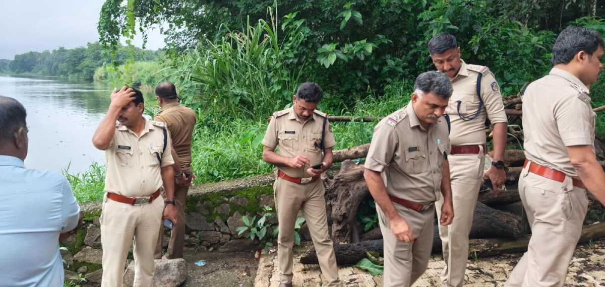 പിറവത്ത് പുഴയില്‍ അമ്മയുടെയും ഒരു വയസുളള കുഞ്ഞിന്റെയും മൃതദേഹം