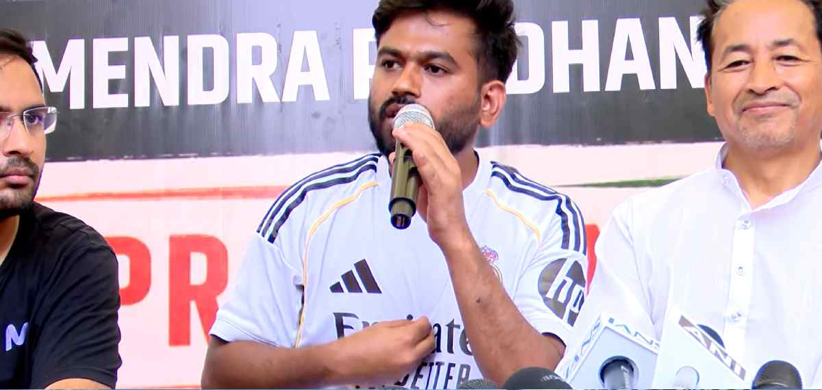 'രാജ്യത്ത് ഒരു ചായ് വാല മാത്രം മതിയോ?';ചായ വിൽപ്പനക്കാരന്റെ വീട് റെയ്ഡ് ചെയ്ത ഡൽഹി പൊലീസിനെതിരെ അഭിജീത് ദിപ്കെ