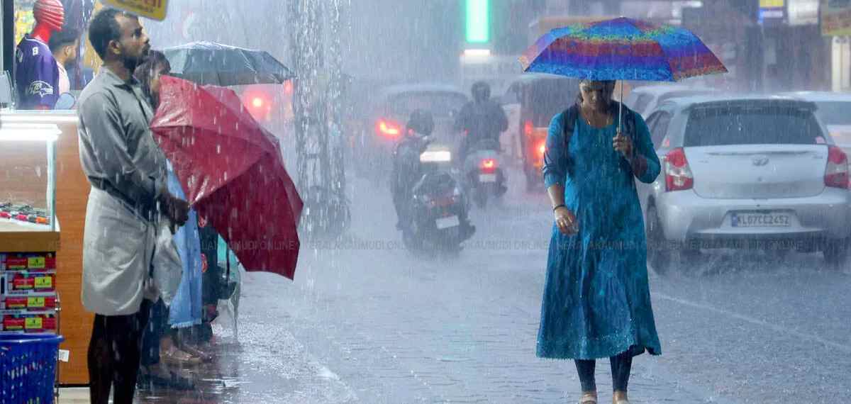 സംസ്ഥാനത്ത് മഴ തുടരും; 3 ജില്ലകളില്‍ ഓറഞ്ച് അലേര്‍ട്ട്, ഇടിമിന്നലോട് കൂടിയ മഴയ്ക്ക് സാധ്യത