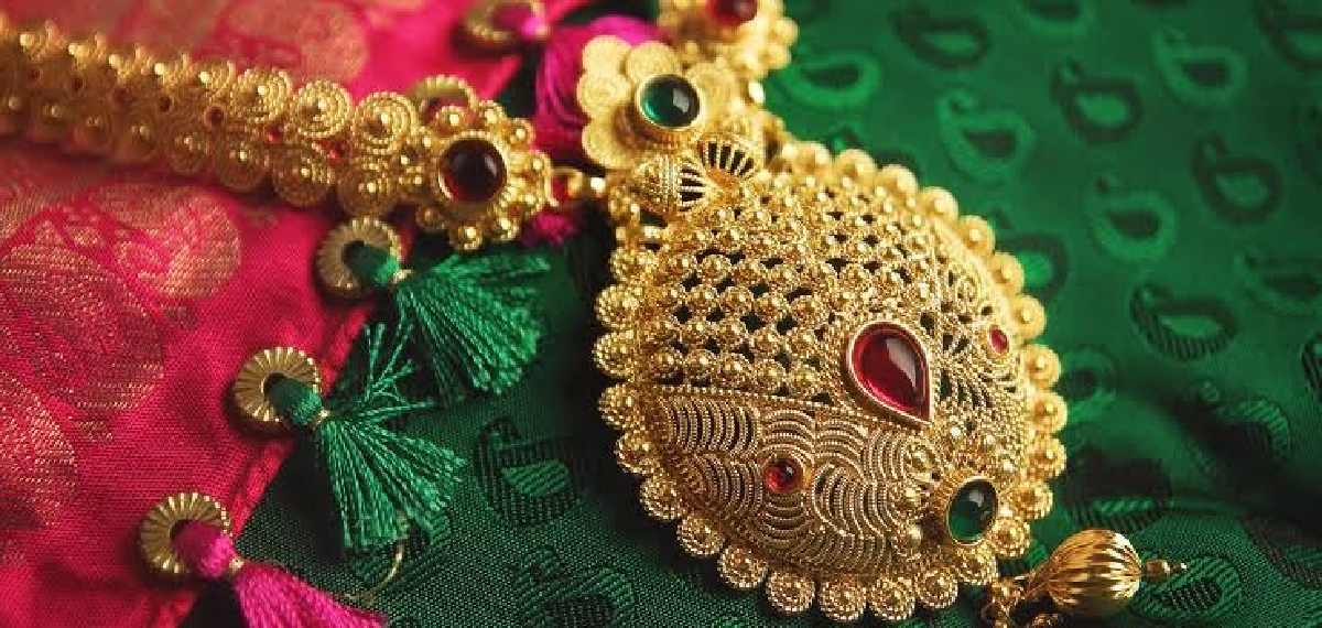 സ്വർണവില മുകളിലേക്ക്: പവന് വില ദിവസങ്ങള്ക്ക് ശേഷം 1,06,000 രൂപയില്