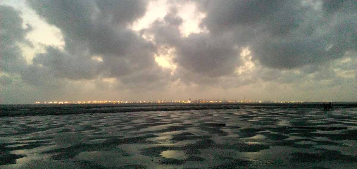 Dumas Beach
