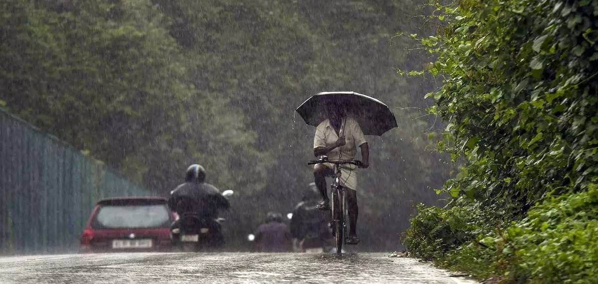 സംസ്ഥാനത്ത് കനത്ത മഴ തുടരുന്നു; മുന്നറിയിപ്പുകളില്‍ മാറ്റം, ഇന്ന് ആറ് ജില്ലകളില്‍ ഓറഞ്ച് അലേര്‍ട്ട്