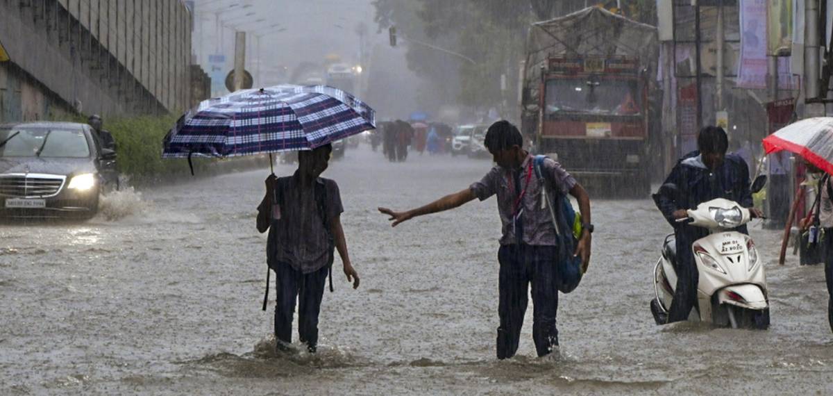ഉത്തരേന്ത്യൻ സംസ്ഥാനങ്ങളിൽ കനത്ത മഴ; മഹാരാഷ്ട്രയിൽ മഴക്കെടുതി രൂക്ഷം, ഹിമാചൽ പ്രദേശിൽ മേഘവിസ്ഫോടനം