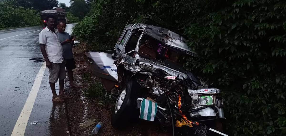 ഉത്തര കന്നടയില് കാറും ട്രക്കും കൂട്ടിയിടിച്ച് അപകടം; ഏഴ് പേര് മരിച്ചു