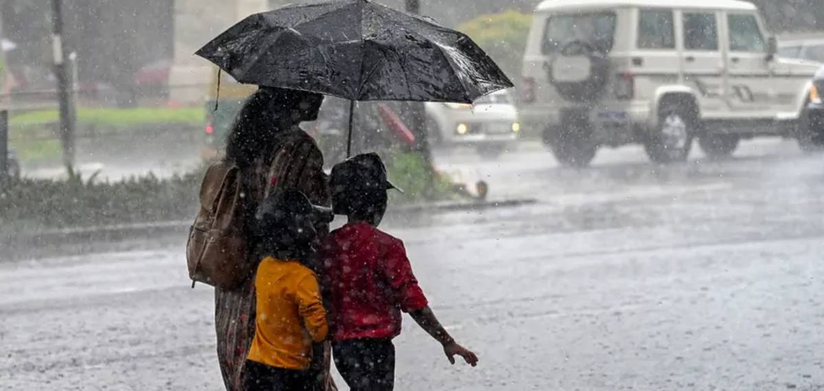 മഴ മുന്നറിയിപ്പില് മാറ്റം; വയനാട്, കോഴിക്കോട്, മലപ്പുറം ജില്ലകളില് ഓറഞ്ച് അലേര്ട്ട്