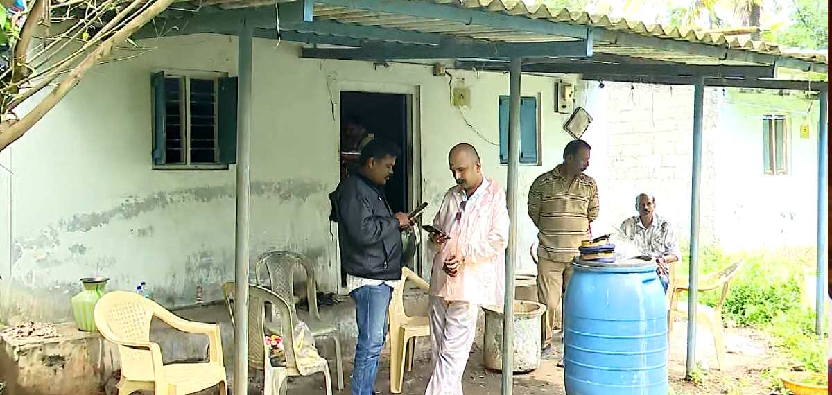 പാലക്കാട് കവര്ച്ചയ്ക്കിടെ വയോധികയെ തീയിട്ട് കൊലപ്പെടുത്തി കുഴിച്ചുമൂടി; 19കാരൻ പിടിയിൽ