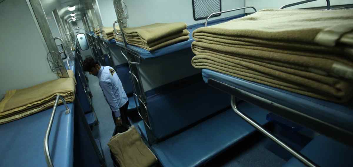 ട്രെയിനിലെ എസി കോച്ചുകളില് 4 വര്ഷത്തിനിടെ 104 കോടിയുടെ മോഷണം; കാണാതായത് ബെഡ്ഷീറ്റും പുതപ്പും തലയിണകളും