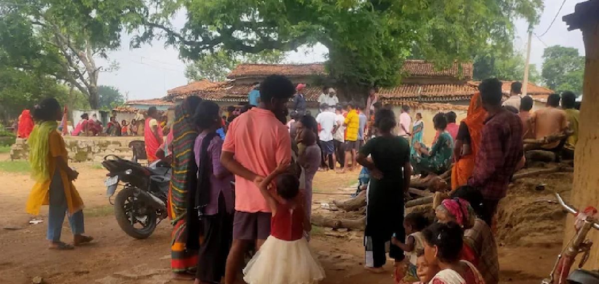 മൂന്ന് വയസുകാരിയെ പീഡിപ്പിച്ചയാള്‍ക്ക് 1ലക്ഷം രൂപ പിഴ വിധിച്ച് പഞ്ചായത്ത്; പണം മദ്യസത്കാരത്തിന് ഉപയോഗിച്ചു