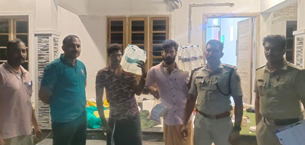 പെട്ടിക്കടയില്‍ മിനറല്‍ വാട്ടര്‍ കുപ്പിയില്‍ വാറ്റുചാരായം നിറച്ച് വില്‍പന; രണ്ടുപേര്‍ പിടിയില്‍