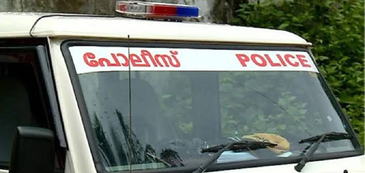 പൊലീസുകാരന്റെ കയ്യില് നിന്നും തോക്ക് മോഷ്ടിച്ച കേസ്; പ്രതികളെ വെറുതെ വിട്ടു