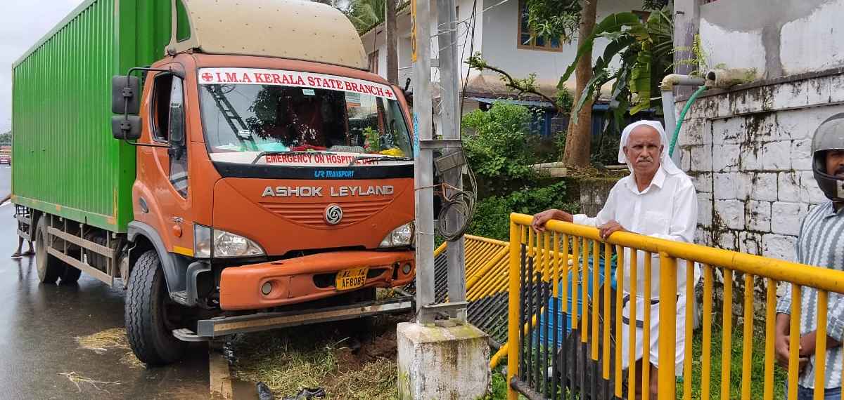 പാലക്കാട് ആശുപത്രി മാലിന്യവുമായി പോവുകയായിരുന്ന ലോറി ഇടിച്ചുകയറി വിദ്യാർത്ഥിക്ക് ദാരുണാന്ത്യം