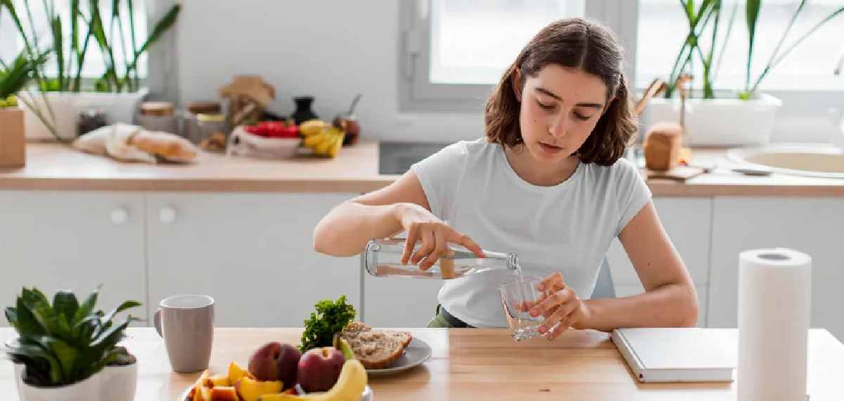 drink water while eating