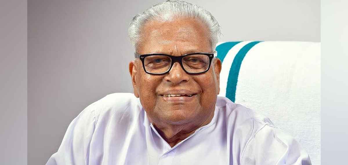 വിഎസിനെ കുറിച്ചുള്ള ഓർമ്മക്കുറിപ്പ് അച്ചടിച്ച വാരാന്തപ്പതിപ്പ് പുറത്തിറക്കാതെ ദേശാഭിമാനി