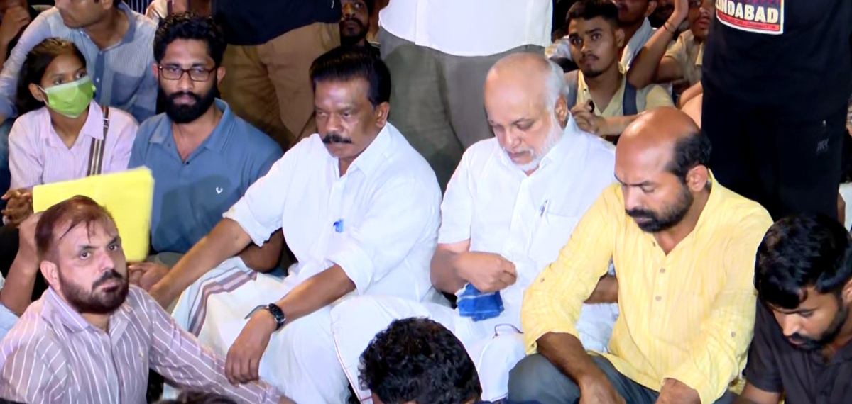 സിജെപി പ്രതിഷേധത്തിൽ സംഘര്ഷഭരിതമായി രാജ്യതലസ്ഥാനം; എം എ ബേബിയടക്കം ഇടതുനേതാക്കള് ജന്തര് മന്തറിലെത്തി