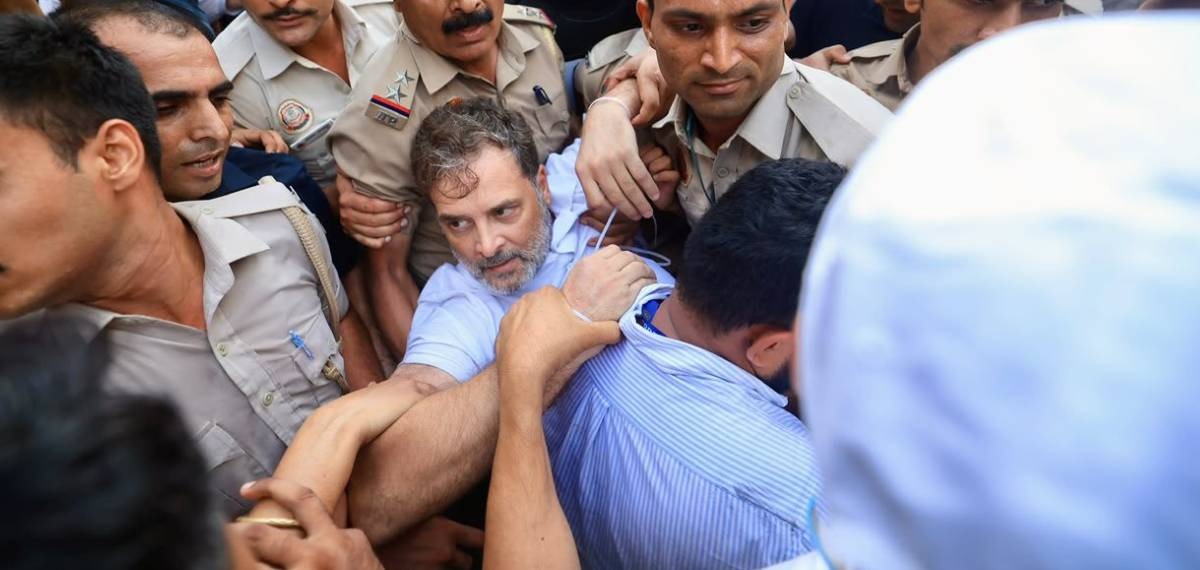 പ്രധാനമന്ത്രിയുടെ വസതിയിലെ കോണ്ഗ്രസ് പ്രതിഷേധം; ഡൽഹി പൊലീസിന്റെ ബലപ്രയോഗത്തിനിടെ രാഹുൽ ഗാന്ധിക്ക് പരിക്ക്