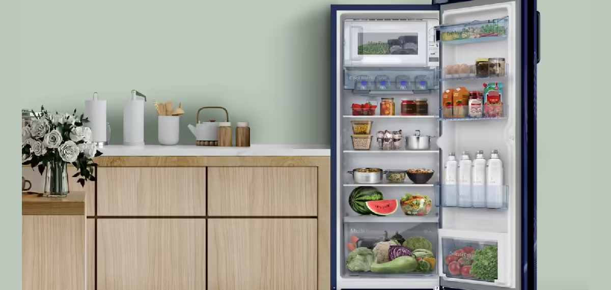 space between the refrigerator and the wall