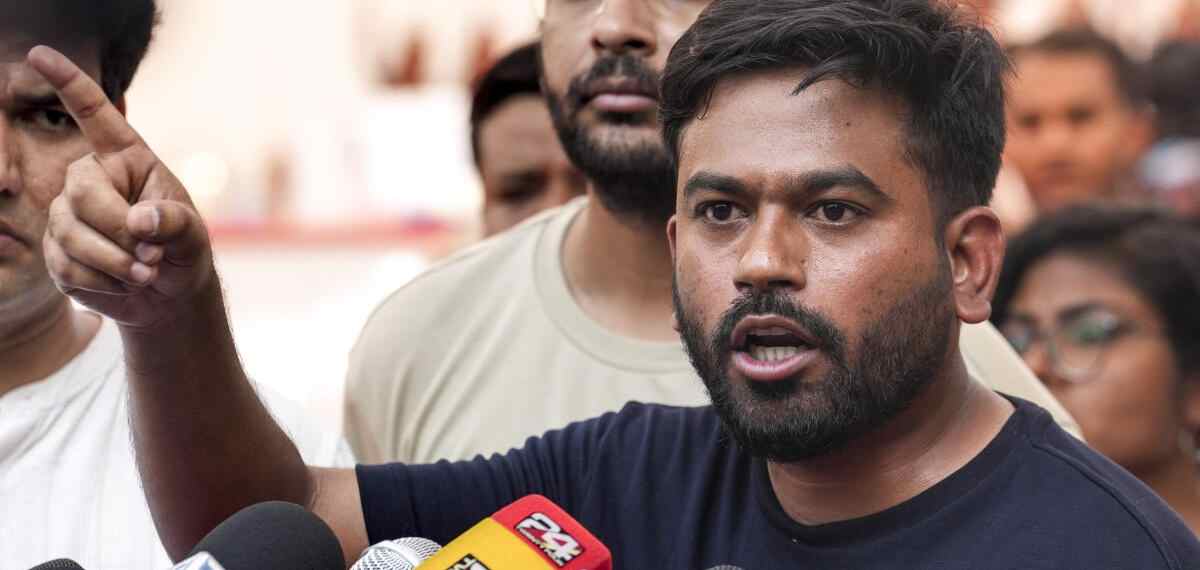 'പ്രശ്‌നമുണ്ടാക്കുന്നത് വിദ്യാര്‍ത്ഥികളല്ല, പുറത്തു നിന്നുളള ആളുകള്‍': അഭിജീത് ദിപ്‌കെ